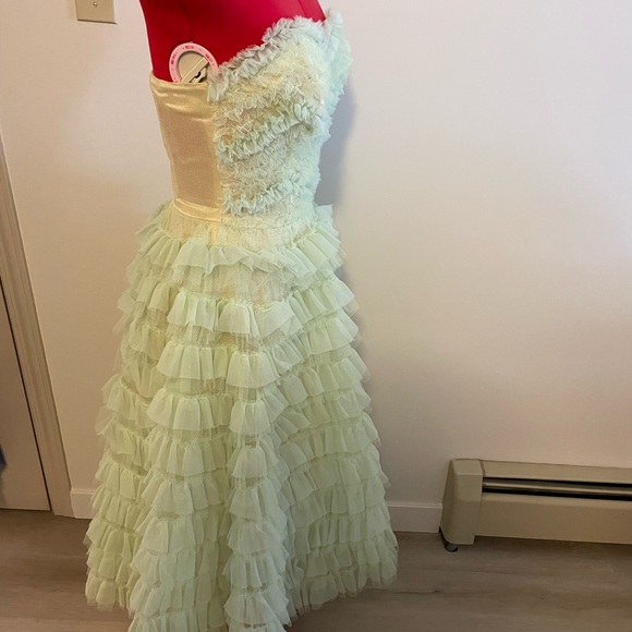 Stunning Vintage strapless ruffle dress - Picture 10 of 16
